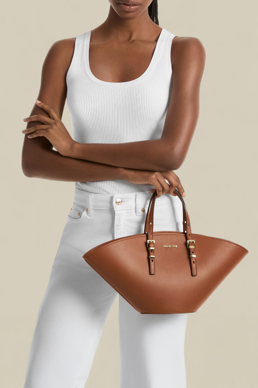 תמונת כל הלוק של תיק נשיאה מניפה סמול